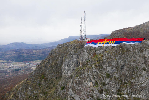 ТРОБОЈКА дугачка преко 60 МЕТАРА јутрос поздравила Црну Гору и СВЕТ: Нема литија, али отпор људи не јењава (ФОТО/ВИДЕО)