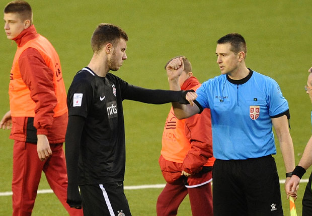 Ваљак моћан пред паузу: Партизан у тишини стадиона на крову тржног центра однео бодове са Вождовца