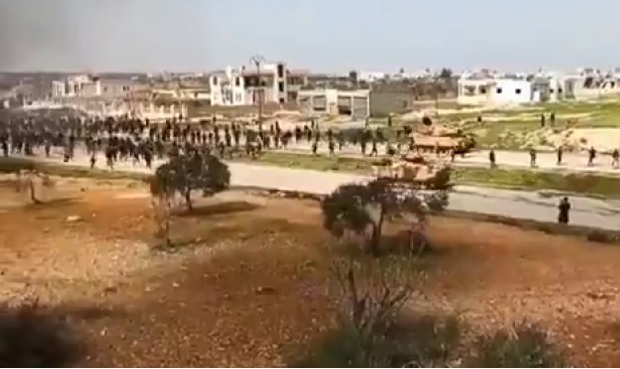 Турску војску каменицама засули “њихови” у Идлибу: Појавио се снимак бесне руље (ВИДЕО)