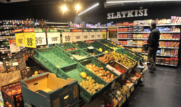 Влада Србије ОГРАНИЧИЛА цене: Ових 36 производа НЕ СМЕ да ПОСКУПИ!