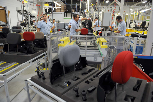 Од увођења ванредног стања компаније прекинуле производњу: Вирус корона угасио машине