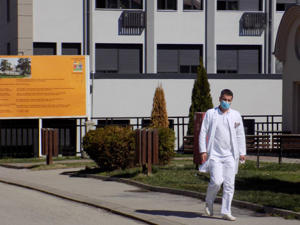 Заштитне опреме има али се брзо распродаје: Снабдевеност средствима за дезинфекцију у Лесковцу, Смедереву, Руми, Инђији, Шапцу, Пријепољу, Прибоју, Новој Вароши... 
