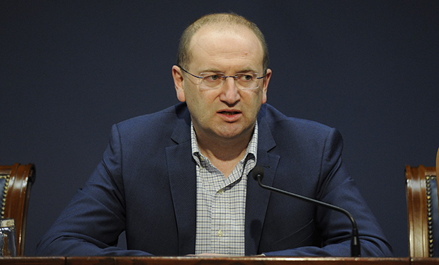 „Јавља нам се велики број пензионера, али и студената, волонтера. Ангажоваћемо све расположиве снаге, и приватни сектор“: Покрајински секретар за здравство о борби против вируса корона