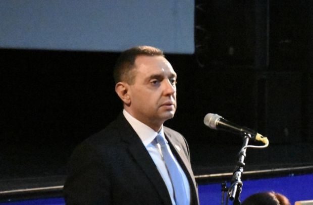 Вулин: Пре 16 година свет је мирно посматрао како на Косову и Метохији горе иконе и људи