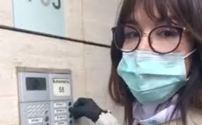 Северина звони цео дан на Миланова врата у Београду: Не жели да ми преда дете (ВИДЕО)