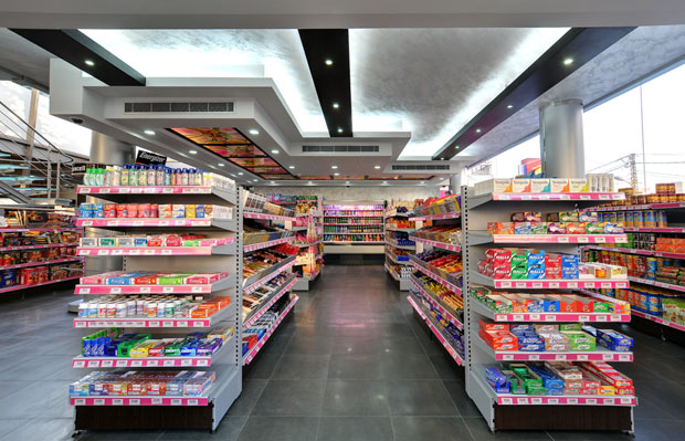 Продавнице у Северној Ирској због старијих се отварају сат раније