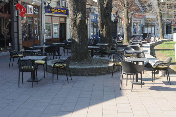 Прва 24 часа ванредног стања због борбе против вируса корона: Навикавање на превентиву, локалне самоуправе масовно организују контакт-центре и брину о угроженима