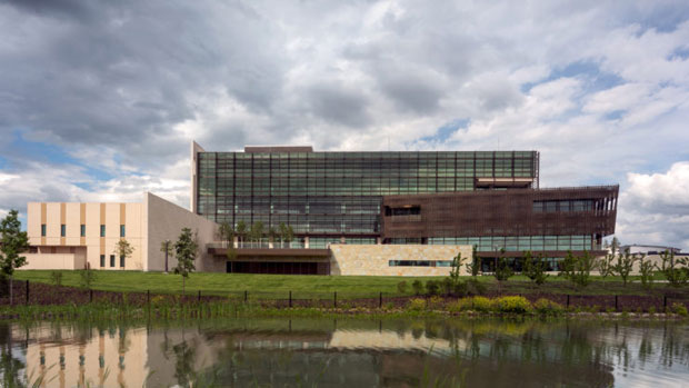 Амбасада САД затражила од Приштине да одмах укине таксе