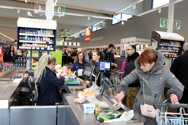 Од данас скраћено радно време: Ево како ће радити продавнице, поште, банке, пијаце