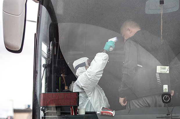 Недицисплина се строго кажњава: Више од 10.000 пријава против оних који крше мере владе