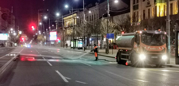 Хлором против короне: Вечерас отпочела дезинфекција улица у Београду (ВИДЕО)