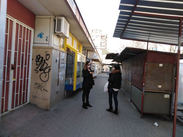 Улаз у болницу у Кикинди контролише војска, грађани савеснији и на улици НОСЕ МАСКЕ (ФОТО)