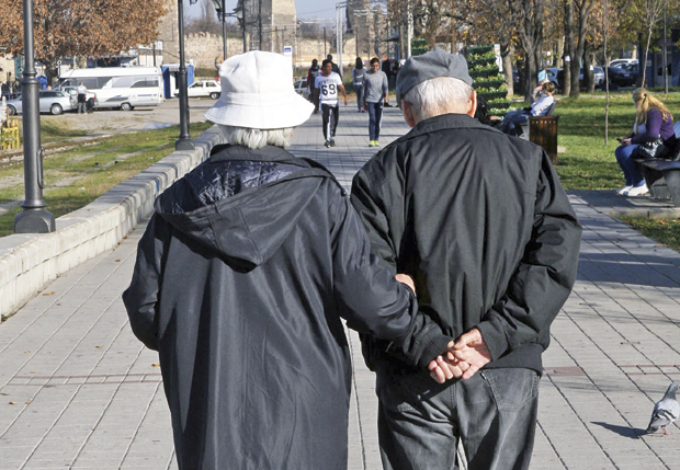 Прекршили самоизолацију и забрану и завршили у кафани: Kривичне пријаве за непослушне