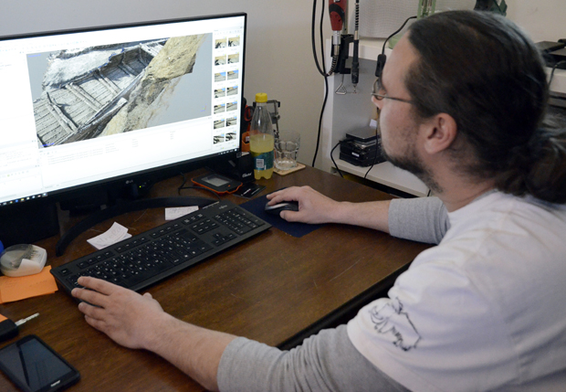 После открића у Виминацијуму, дизалицама пребацили бродове на вучни воз: Посада рудара отпловила с Виминацијумском флотом