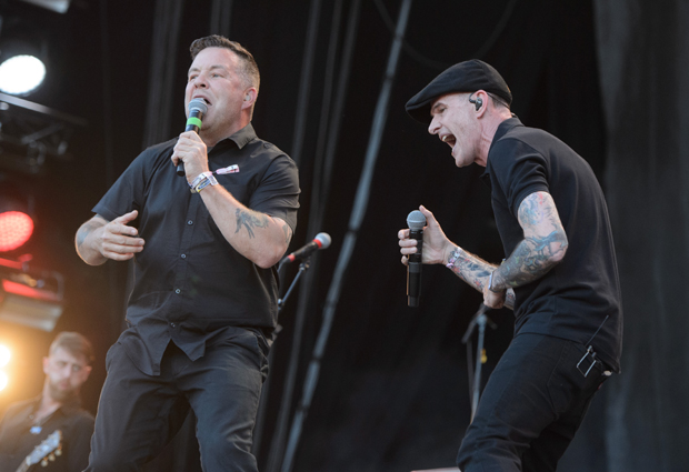 Светски музичари се због епидемије окрећу лајвстримингу: Концерти уживо на интернету