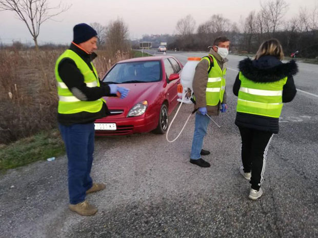 Дезинфекција возила због короне: Постављени пунктови на уласку у Смедеревску Паланку