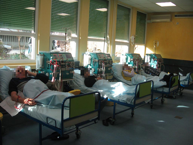 Бубрежни болесници са Косова морају на дијализу, а њихови возачи у ИЗОЛАЦИЈУ