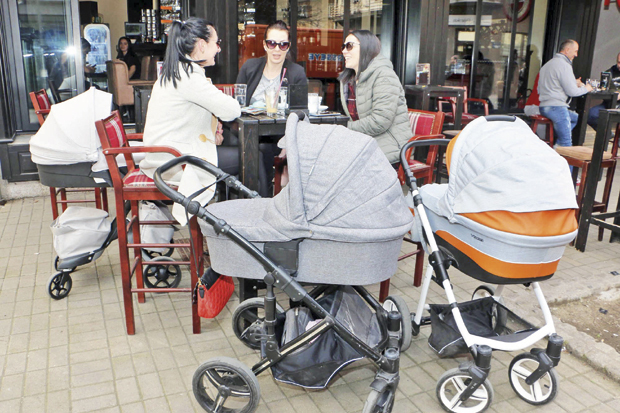 Труднице без лекарских комисија следећих месец дана: Лакше до продужетка боловања