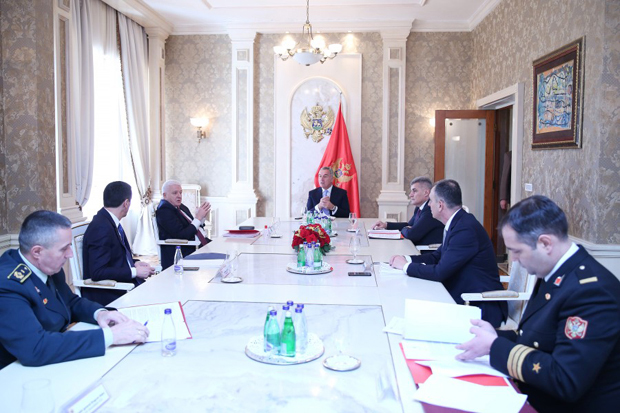 Због вируса корона цела Црна Гора на ногама: Заражено 13 особа, под медицинским надзором више од 4.000 грађана