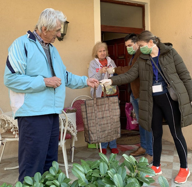 Волонтери у Београду НЕ СТАЈУ: Све више пензионера зове за помоћ, брину се за њихове љубимце, али и за ПИЛИЋЕ
