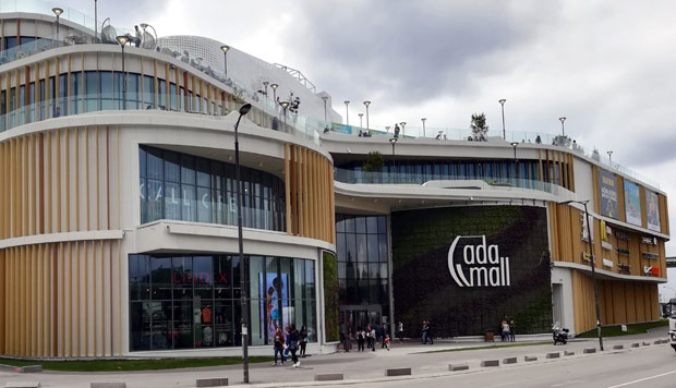 Нове мере у борби против вируса корона: Од вечерас се затварају тржни центри, забрањује се боравак у парковима