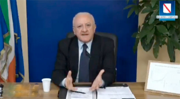 Послаћу вам карабињере са БАЦАЧИМА ПЛАМЕНА ако будем чуо да правите прославе: Говор председника италијанске регије направио хаос на мрежама (ВИДЕО)