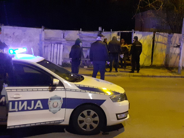 Севали ножеви, пао са мостића: Настрадао мушкарац у тучи на Миљаковцу (ВИДЕО)