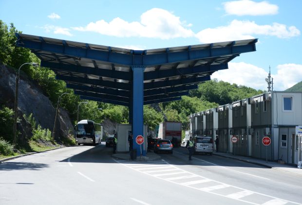 Никакав камион није кренуо на КиМ: Љајић о Куртијевој фарси са укидањем такса