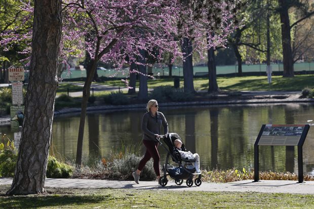 Пандемија короне ће донети нове лекције човеку: Да није све у новцу, родиће се више беба, породице ће се поново зближити