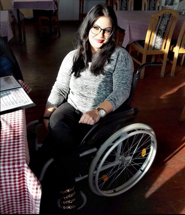 Андреа (35) остала непокретна после тешке саобраћајне несреће: Недостатак новца велика препрека за опоравак, из коме се пробудила сањајући ћерке
