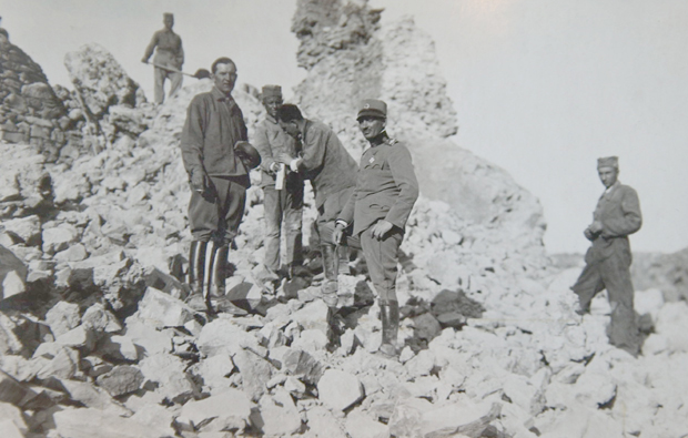 Прикупили су више од 300 КОСТУРА умрлих СРПСКИХ војника, на албанској обали Јонског мора и САХРАНИЛИ ИХ: Витешки гест Италијана у Великом рату