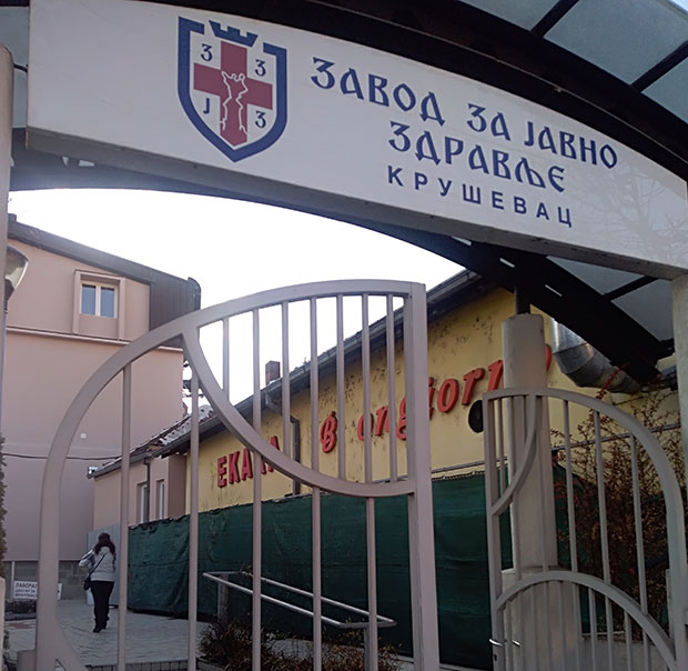 Последњи подаци за Расински округ: Званично потврђена два случаја короне, чекају се резултати још шест брисева