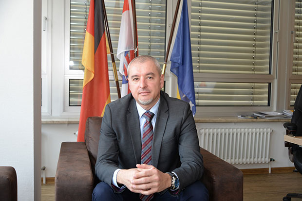 “Останите у Немачкој НЕ ПУТУЈТЕ сада за БИХ”: Генерални конзул БиХ у Франкфурту упутио поруку грађанима