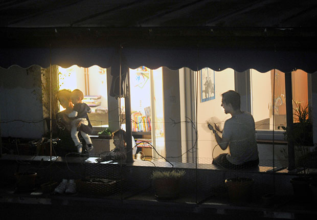 Аплауз одјекује Србијом за лекаре и Загреб: Подршка за борбу на два фронта (ВИДЕО)