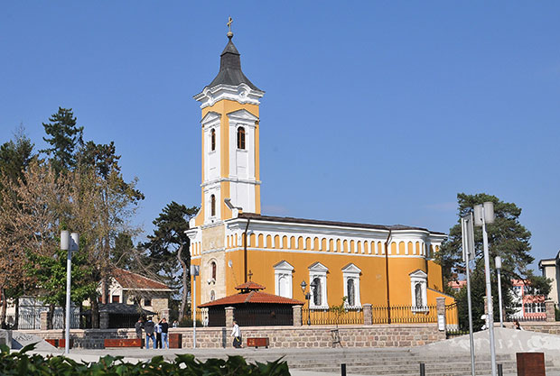 Још један пример велике неодговорности верника: У цркви Свете Тројице јутрос се одржавала причест, дошле мајке са малом децом