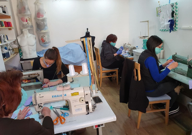Српска недеља моде окупила домаће дизајнере: Шију заштитне маске за медицинаре