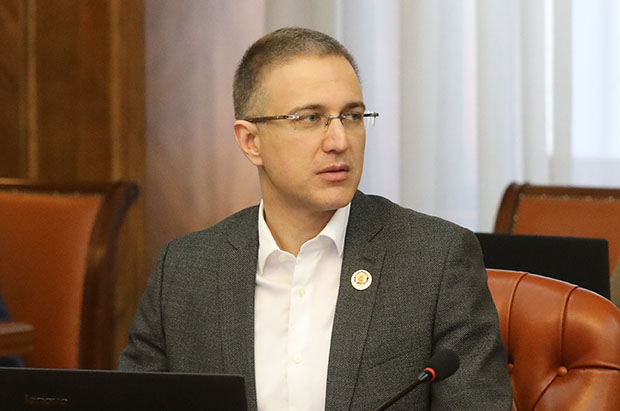 Стефановић: Ђиласа углавном видимо у кафићима, или смо могли бар до скоро, како добацује или твитује, критикујући оне који раде