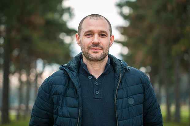 Марко је последњим авионом отишао у Америку како би оздравио, али се испречила Корона, помозимо му