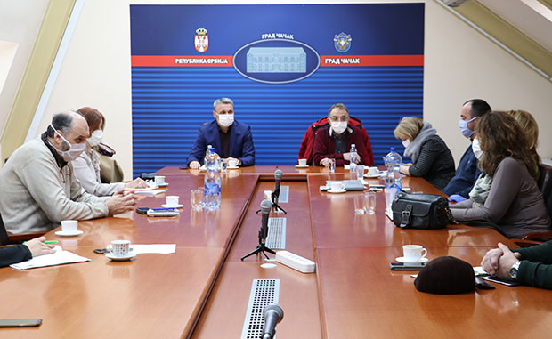 У болници у Чачку смештена седмогодишња девојчица: Сумња се да је заражена вирусом корона