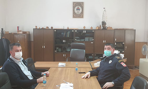 У КПЗ Фоча производе маске за полицију и Кризни штаб