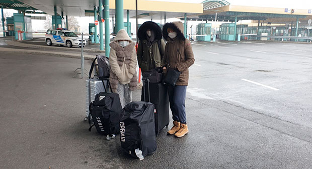 Још чекају да пређу из Мађарске у нашу земљу: Српске кошаркашице и трудница заробљене на граници (ФОТО/ВИДЕО)