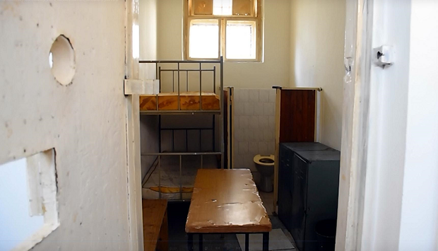 Маске, рукавице, па у - ЋЕЛИЈУ: Кога полиција ухапси да крши прописане мере У ПРИТВОРУ БАР МЕСЕЦ ДАНА