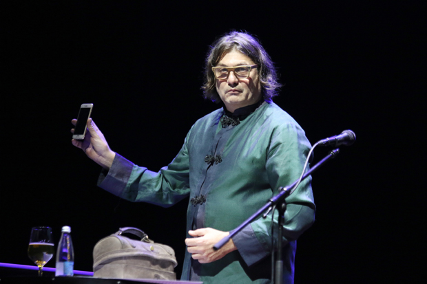 Рамбо Амадеус у самоизолацији