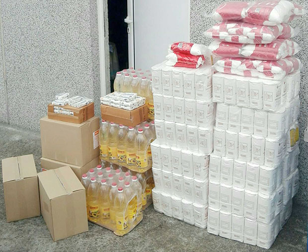 Донација у Пљевљима: Црвеном крсту основне животне намирнице