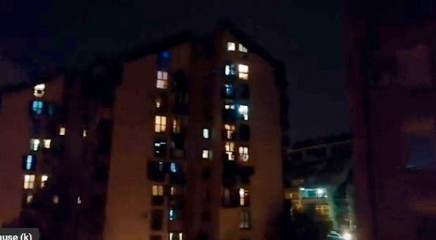 Србија већ седам дана аплаудира медицинарима: Бруји Београд, Ниш, Нови Сад (ВИДЕО)