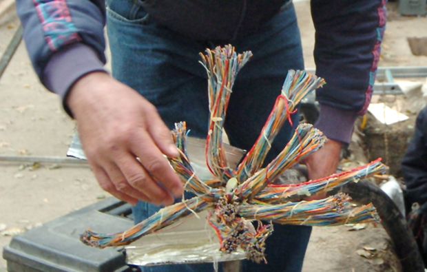 У „акцију“ током ноћи: Младић и девојка покушали крађу каблова