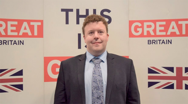 Заменик британског амбасадора у Мађарској преминуо од короне: Стивен Дик (37) није издржао вирус