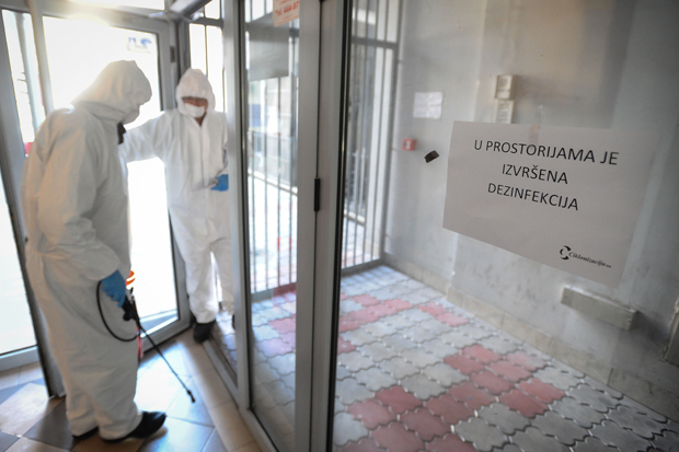 Зграде очишћене по два пута: Екипе Градског стамбеног обилазе солитере