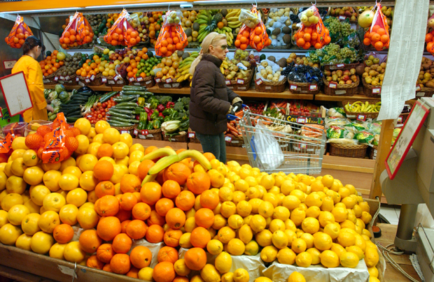 Продаја агрума већа 30 одсто. Има јужног воћа, али по већим ценама