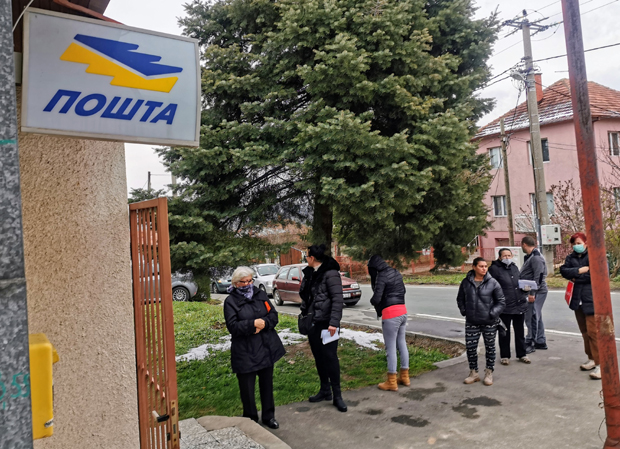 Нове картице слаће пензионерима поштом: Како ће најстарији грађани располагати својим новцем